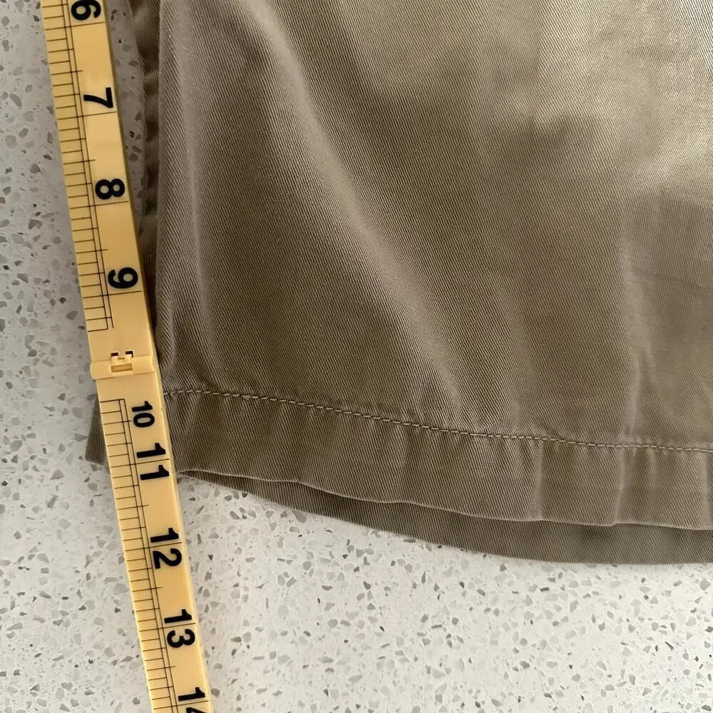 Y2K Levi’s Khaki Cargo Shorts Men’s 40 Classic Fit 11” Inseam Casual Summer